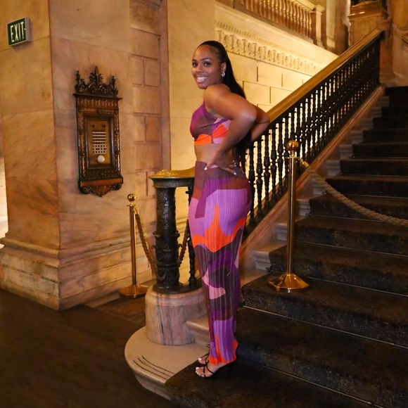 Vibrant Abstract Two-Piece Set - Picture 2 of 3